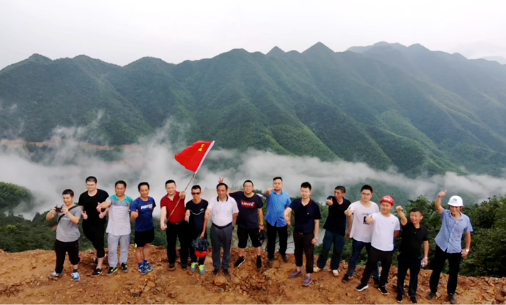 黨旗飄揚聚力量 黨建引領(lǐng)助發(fā)展