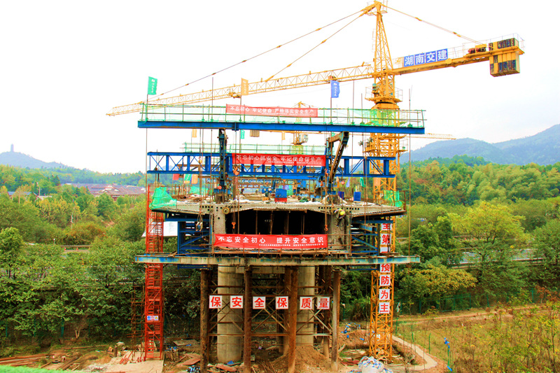 湘潭市委書記、市人大常委會主任曹炯芳蒞臨湘潭市岳塘區(qū)X157道路提質(zhì)改造工程項目現(xiàn)場調(diào)研辦公