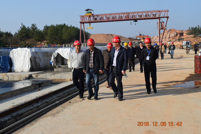湖南省交通建設(shè)質(zhì)量安全監(jiān)督管理局領(lǐng)導蒞臨益婁高速公路第11標項目部檢查指導工作
