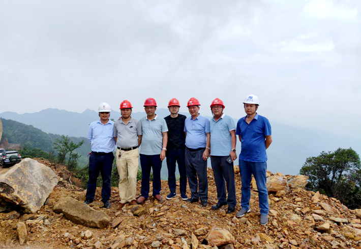 業(yè)主單位領(lǐng)導(dǎo)蒞臨中江至幽居村級(jí)道路建設(shè)項(xiàng)目工程檢查指導(dǎo)工作